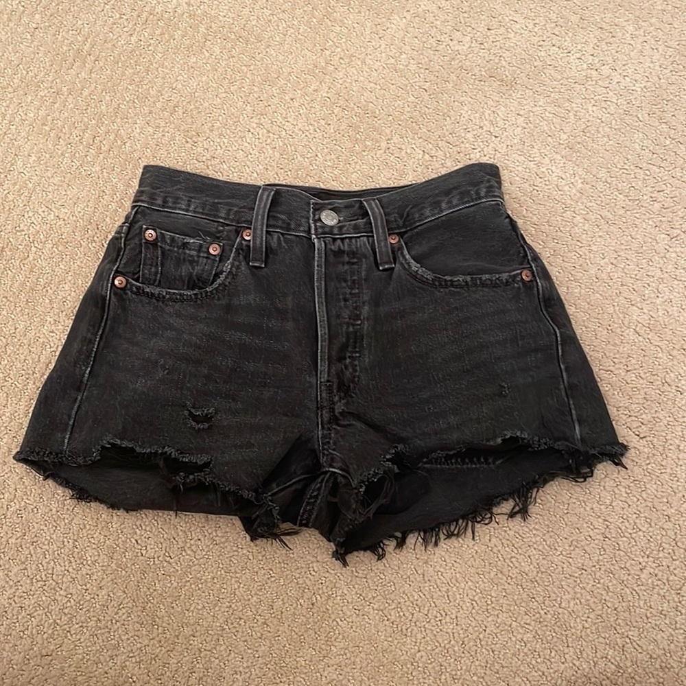 black levi’s 501 jean shorts